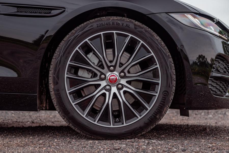Колеса Jaguar XE D180 S 2019 года  (UK) (фото 24 из 25)